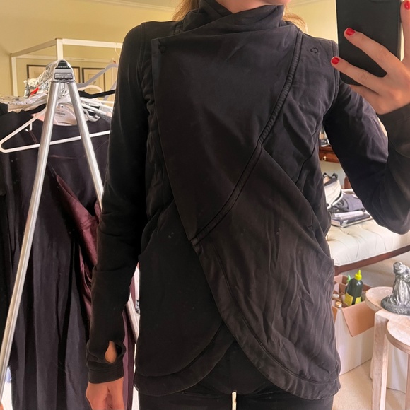 Lululemon Black Wrap Jacket, Size 6 - Picture 2 of 3